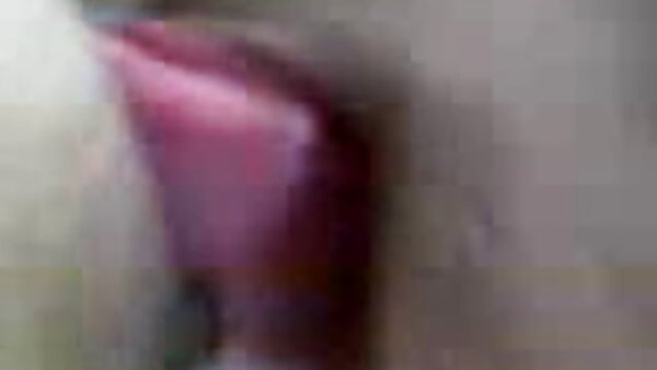 Remaja menawan porno kanak2 Zlata Oduvanchik sedang melucutkan pakaian di bawah air