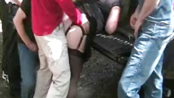 Latina berkulit sawo matang luar biasa cerita sex tudung labuh dalam pose mubaligh