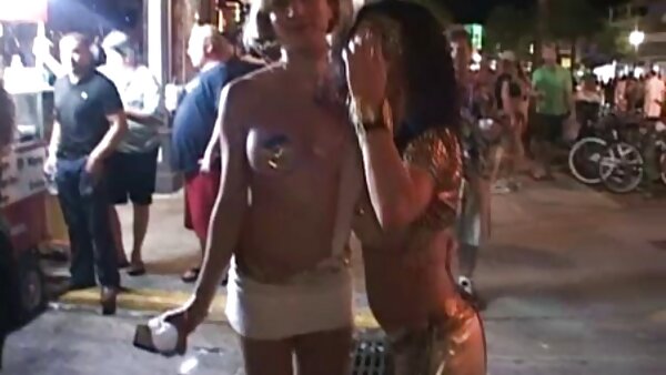 Sizzling blond milf Jasmine Tame memberikan mulut berganda dalam konek jolok cipap video seks bertiga yang berwap