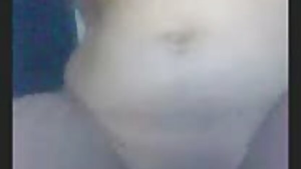 Dua kembar jatuh rahang Misha lucah urut dan Sasha mencucuk kemaluan mereka dengan dildo