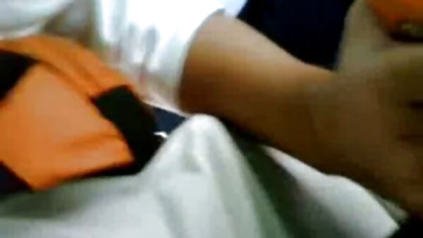 Dua perempuan blue budak sekolah jalang memikat mempunyai janji temu romantis dan mengambil bahagian dalam adegan berempat