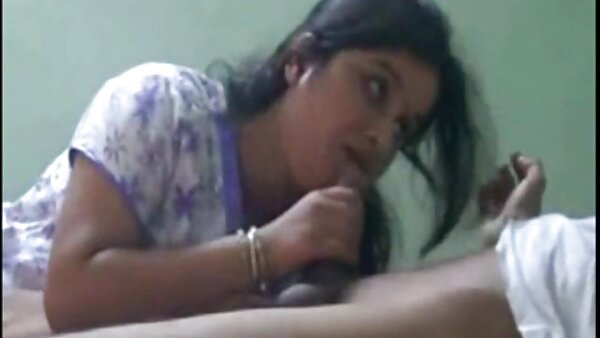 Dua lesbian yang menakjubkan Silvia dan Jana mengunyah pussies satu sama lain dalam lucah perempuan 69 pose