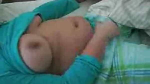 Babes yang menakjubkan dan seksi dengan lekuk tubuh vedio sex wan nor azlin yang cantik memberikan cunnilingus antara satu sama lain