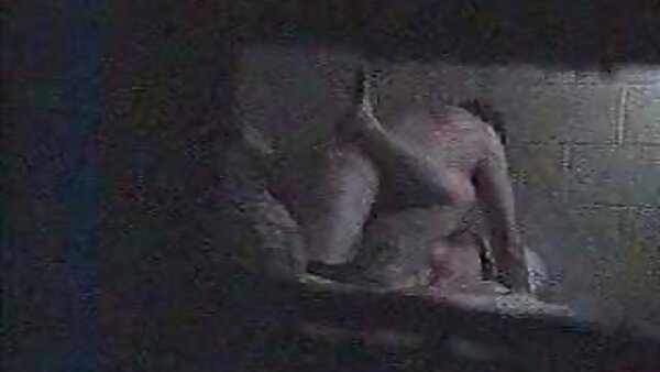 Babes lesbian video lucah melancap yang menakjubkan dengan badan dicat bercinta di tangga