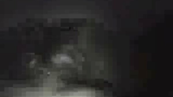Dua lelaki tanpa belas kasihan memukul seks lucah video si rambut coklat kurus skank Sydney