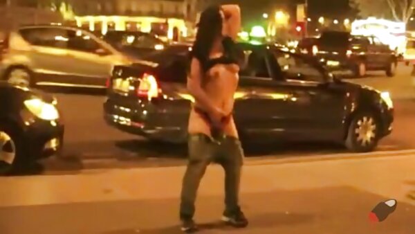 Penggoda juggy Skyla Novea video lucah urut bermain dengan buah dadanya yang besar semasa seks panas