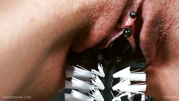Perempuan murahan yang kote masuk burik menakjubkan Vanilla DeVille mendapat durty fucked