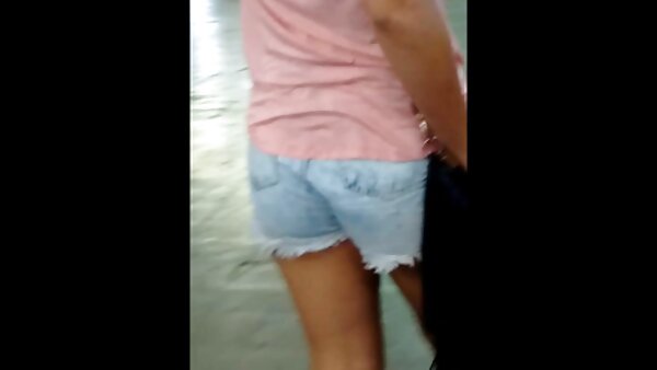 Menggoda video lucah tagalog berkelas bootylicious berambut perang dan si rambut coklat menghisap batang yang lazat