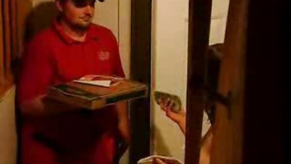 BF terangsang menjilat video lucah sedap kucing hitam gadis slutty berambut kerinting