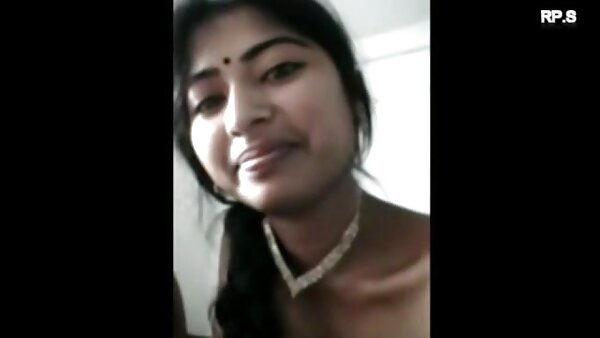 Gadis cantik berambut perang yang berapi-api Molly Bennett menghempas dirinya ke dalam zakarnya video lucah mama yang berisi