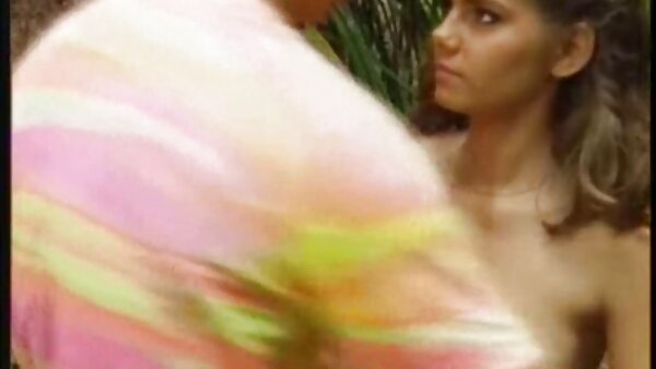 Babe dengan pantat masak berair Anna Belle sedang melancap video lucah main di sauna