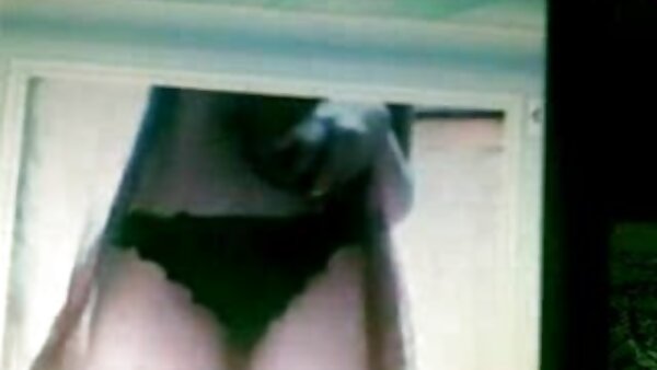 Gadis remaja yang manis membuat gambar erotik dan gambar blue seks berciuman panas