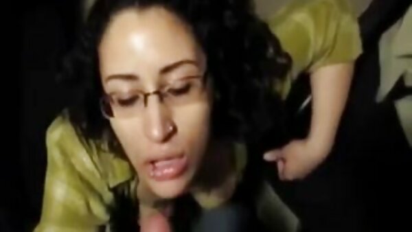 Cantik kelihatan berambut perang seks video lucah mendapat faraj berbulunya dihempas kuat oleh dua kancing