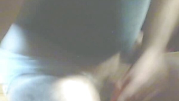 Pussy makan di atas video lucah m sofa dengan lesbie si rambut coklat comel Ennie Sweet